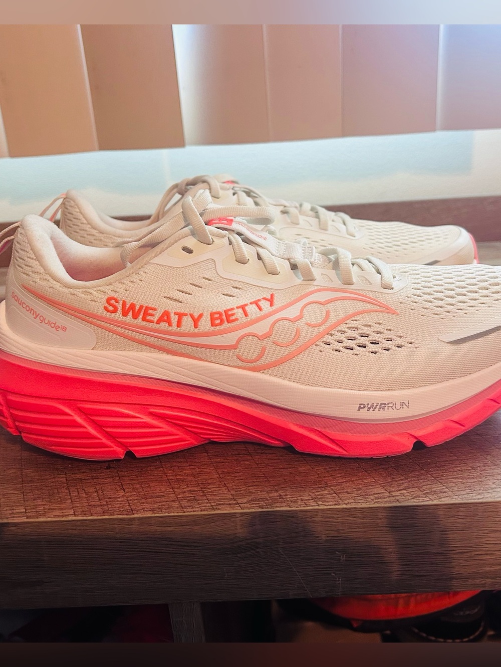 Saucony Guide 18,Woman’s Sweaty Betty White/Pink Athletic Running Shoes, Size 11 - Picture 15 of 16